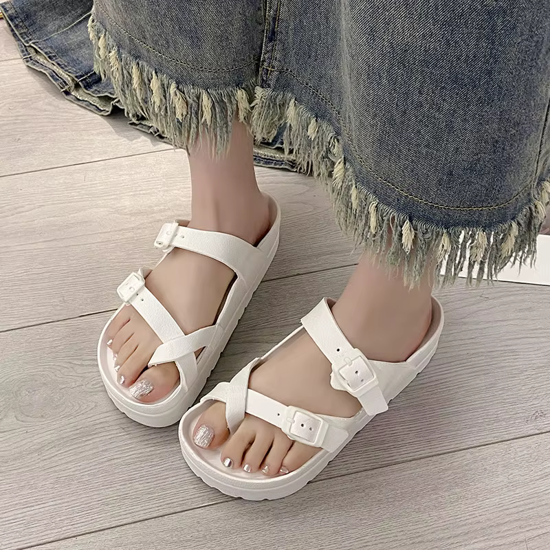 Dames slippers med tåstrop og dobbelte spænder – Solmira