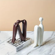 Novira dekorativ skulptur i resin – figur til bord eller hylde
