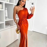 Selvoria dame maxikjole – one shoulder kjole med drapering og slids