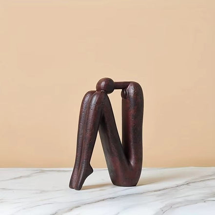 Novira dekorativ skulptur i resin – figur til bord eller hylde