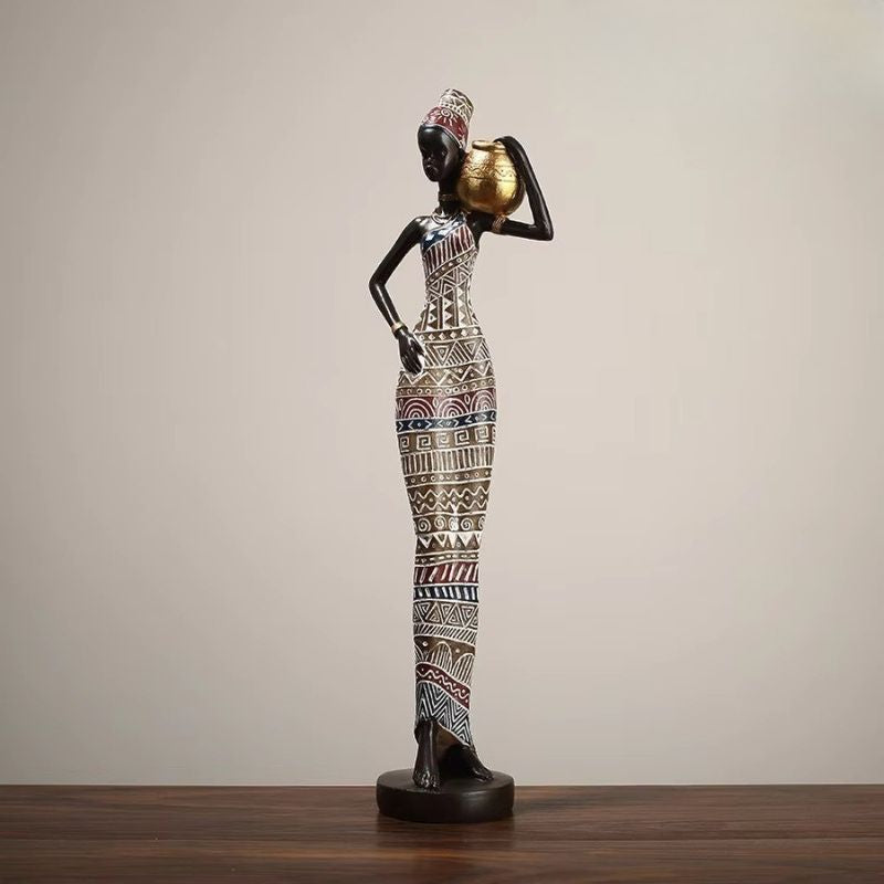 Femora kvindefigur i resin – dekorativ skulptur til bord eller hylde