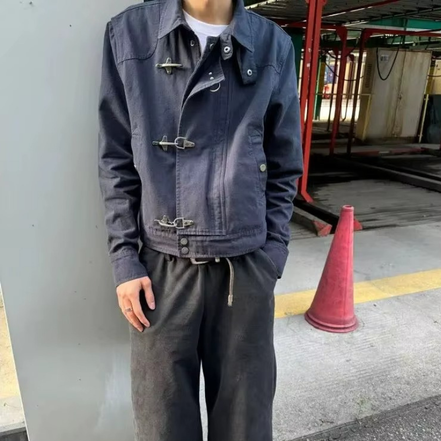 Arvion jakke med spænde og ståkrave