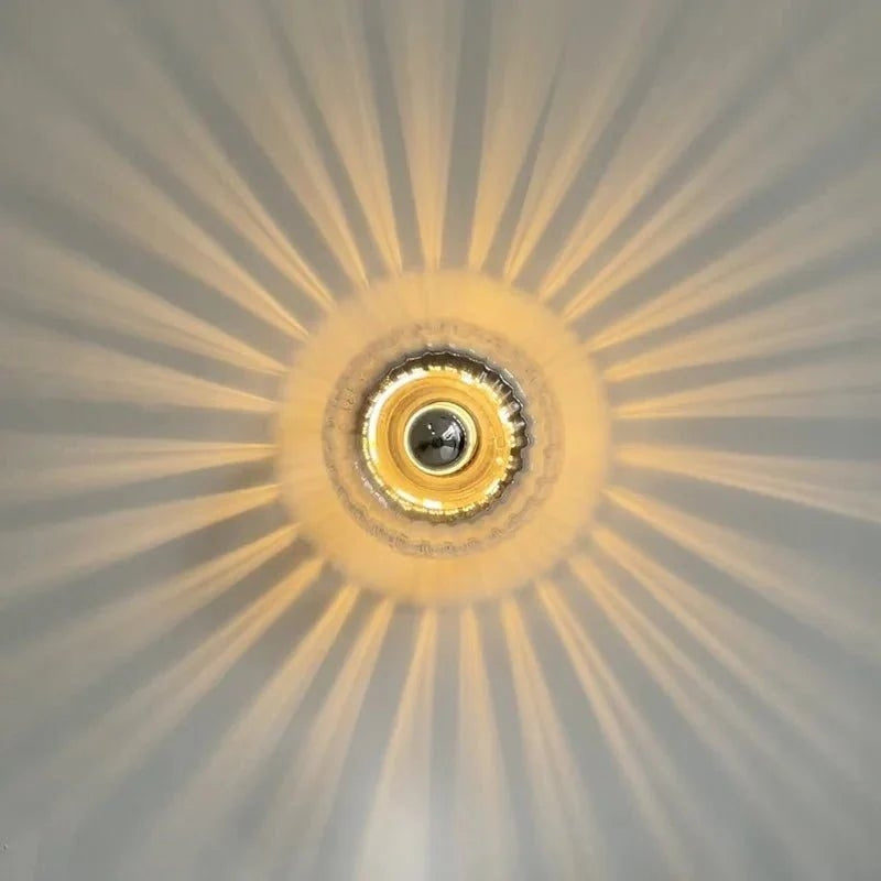 Velmira væglampe i glas og metal – indendørs lampe til vægmontering i gang eller stue