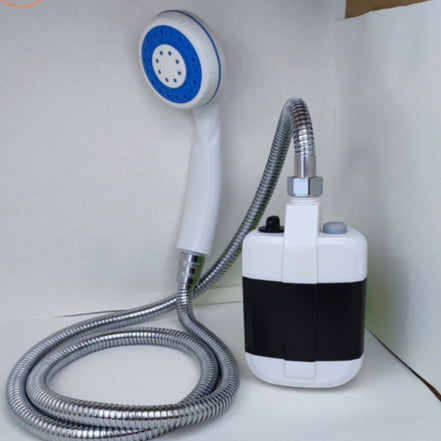 Bærbar bruser med USB pumpe og håndbruser – mobil bruser til camping og udendørs brug – Travara