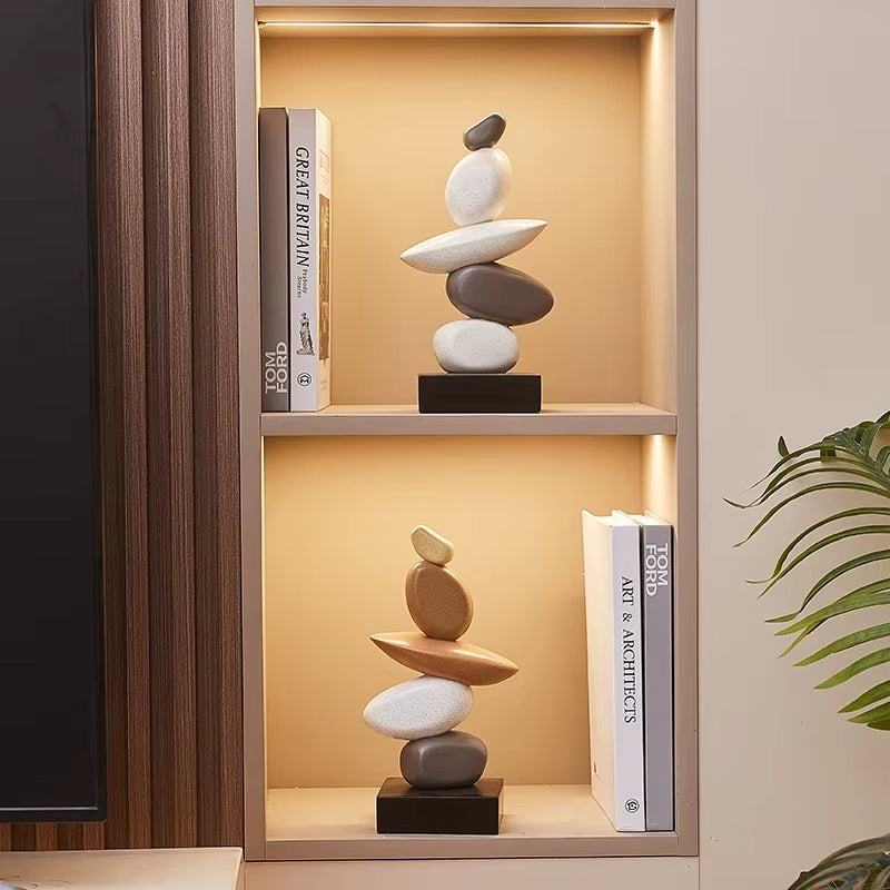 Stonira dekorativ statue i harpiks – figur med steninspireret form til bord eller hylde