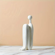 Novira dekorativ skulptur i resin – figur til bord eller hylde