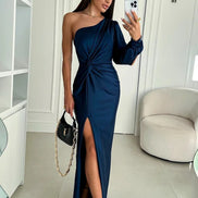 Selvoria dame maxikjole – one shoulder kjole med drapering og slids