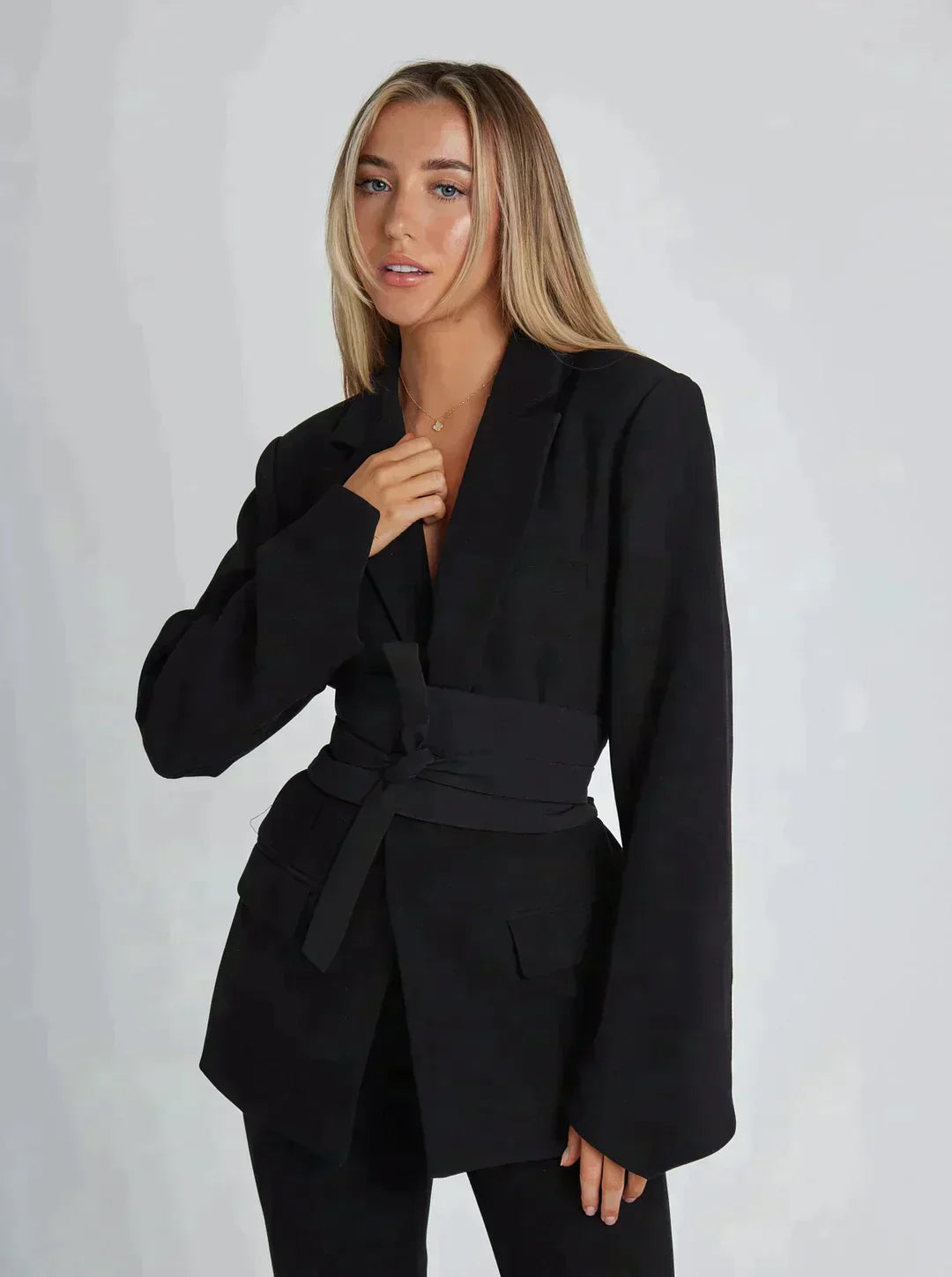 Elisa belted blazer – lang model med aftageligt bælte