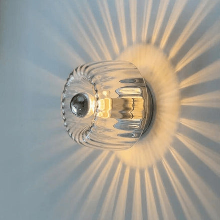 Velmira væglampe i glas og metal – indendørs lampe til vægmontering i gang eller stue