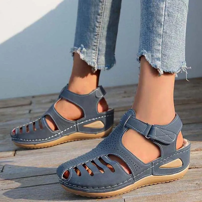 Solvéra sandaler – justerbar pasform og stabil sål