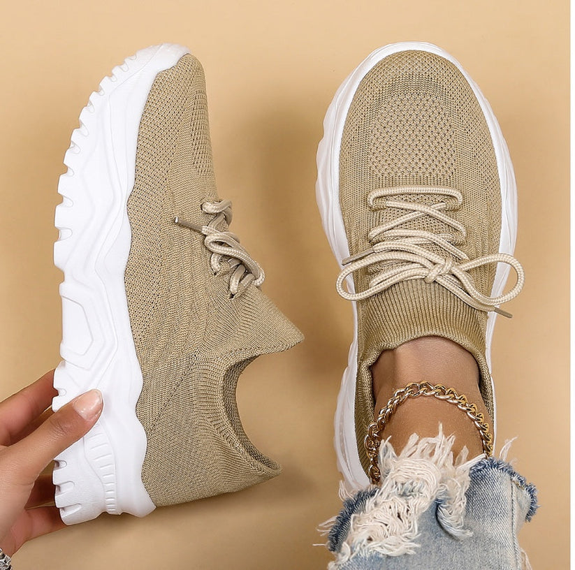 Zerava mesh-sneakers med bred sål og skridsikker ydersål