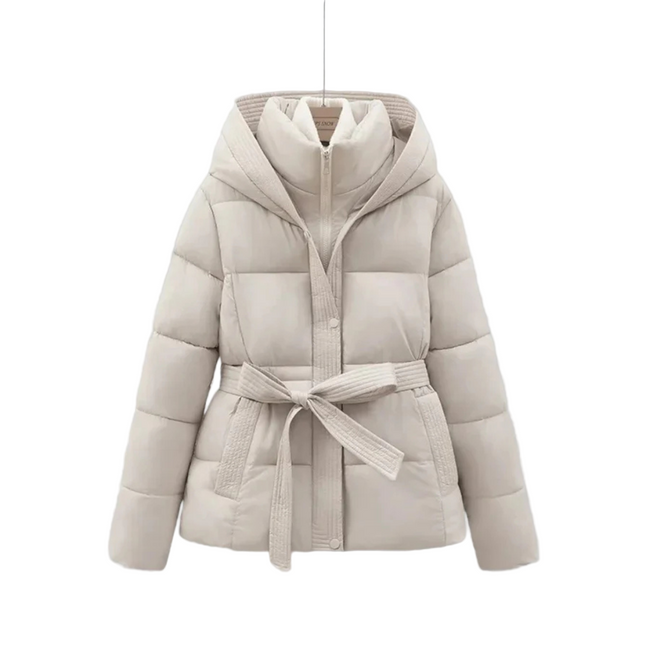 Sophia korte dames puffer winterjas met riem en capuchon in diverse kleuren – warme vulling, waterafstotend materiaal en stijlvolle pasvorm voor koude dagen.