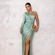Selvoria dame maxikjole – one shoulder kjole med drapering og slids