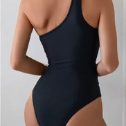 Méshara dame badedragt – asymmetrisk badedragt med shaping og mesh detaljer