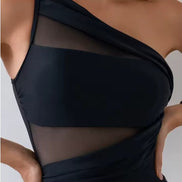 Méshara dame badedragt – asymmetrisk badedragt med shaping og mesh detaljer