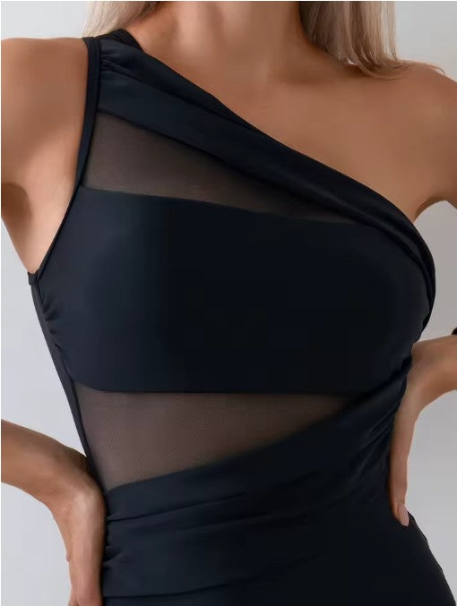 Méshara dame badedragt – asymmetrisk badedragt med shaping og mesh detaljer