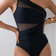 Méshara dame badedragt – asymmetrisk badedragt med shaping og mesh detaljer