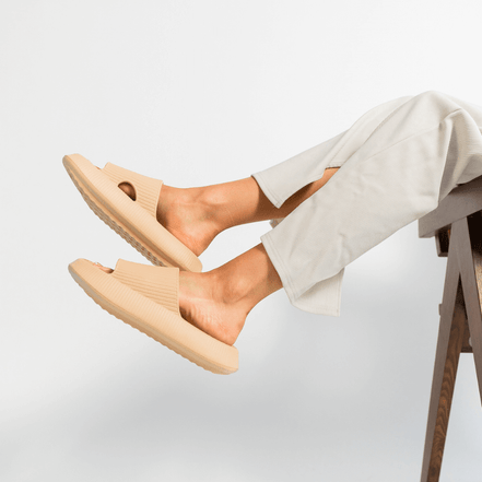 Avelia damesandaler – slip-on sandaler med åben tå og bred rem
