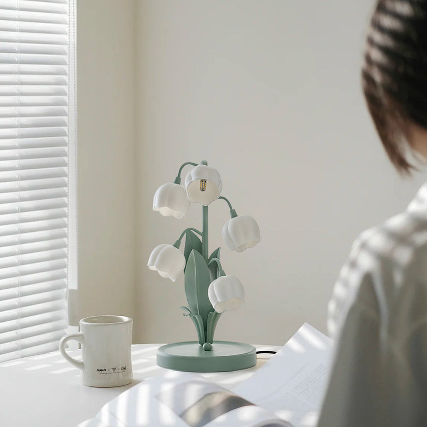 Florivana bordlampe med polycarbonat skærm