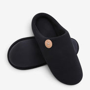 Miękkie kapcie z pianką memory foam, pluszową podszewką i ozdobnym guzikiem – Velmessa