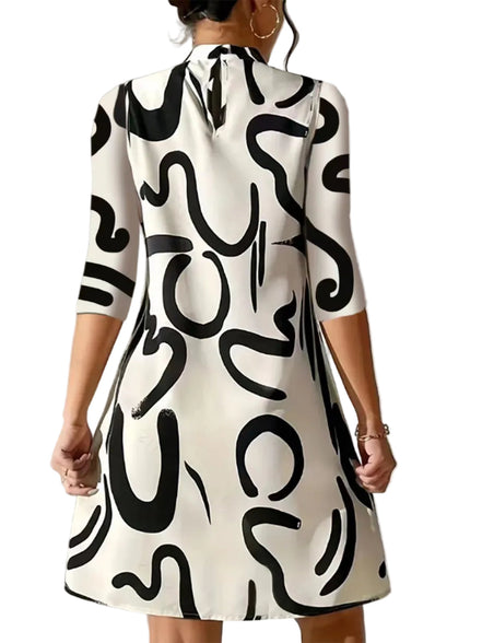 Minikjole med rund hals og 3/4 ærmer – kjole til hverdag og fritid – Elvara