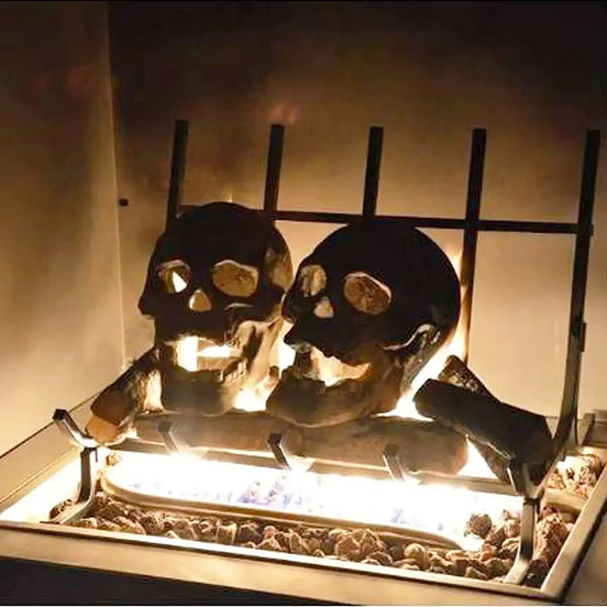 Keramická gotická lebka na halloweenskou výzdobu – Skelvara