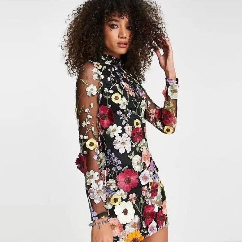 Kjole med lange ærmer, ståkrave og blomsterprint – kjole til hverdag og fritid – Floréa