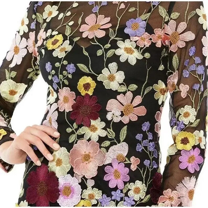 Kjole med lange ærmer, ståkrave og blomsterprint – kjole til hverdag og fritid – Floréa