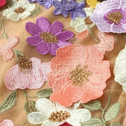 Kjole med lange ærmer, ståkrave og blomsterprint – kjole til hverdag og fritid – Floréa