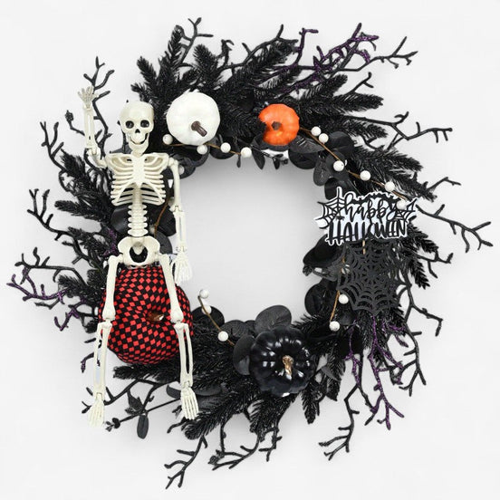 Halloweenský věnec s dekorací kostlivce a dýně – Norevia