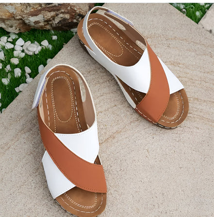 Marvella sandaler med farveblokdesign og skrå hæl