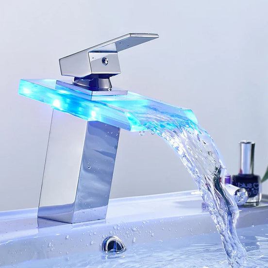 LED-owa bateria wodospadowa Aqualume – wyświetlanie kolorów sterowane temperaturą