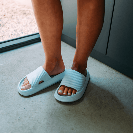 Avelia damesandaler – slip-on sandaler med åben tå og bred rem