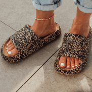 Avelia damesandaler – slip-on sandaler med åben tå og bred rem