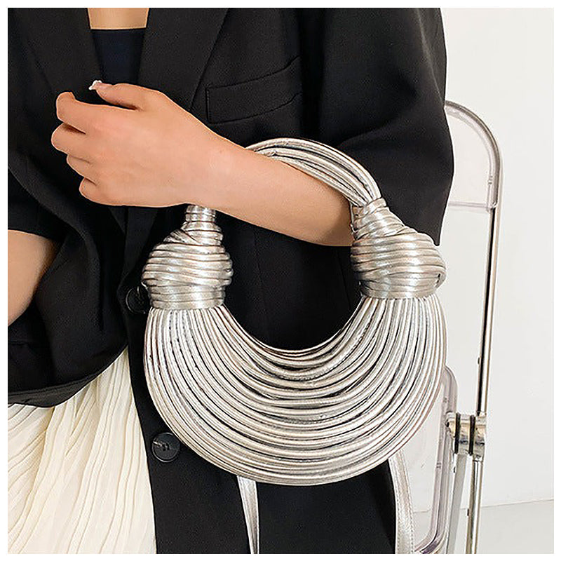 Miralyn skuldertaske i halvmåneform