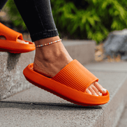 Avelia damesandaler – slip-on sandaler med åben tå og bred rem