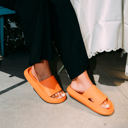 Avelia damesandaler – slip-on sandaler med åben tå og bred rem
