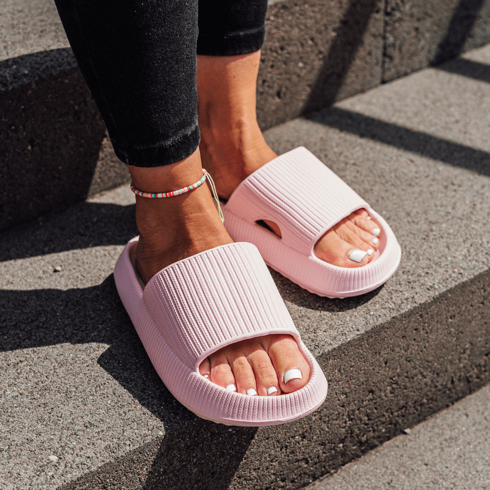 Avelia damesandaler – slip-on sandaler med åben tå og bred rem
