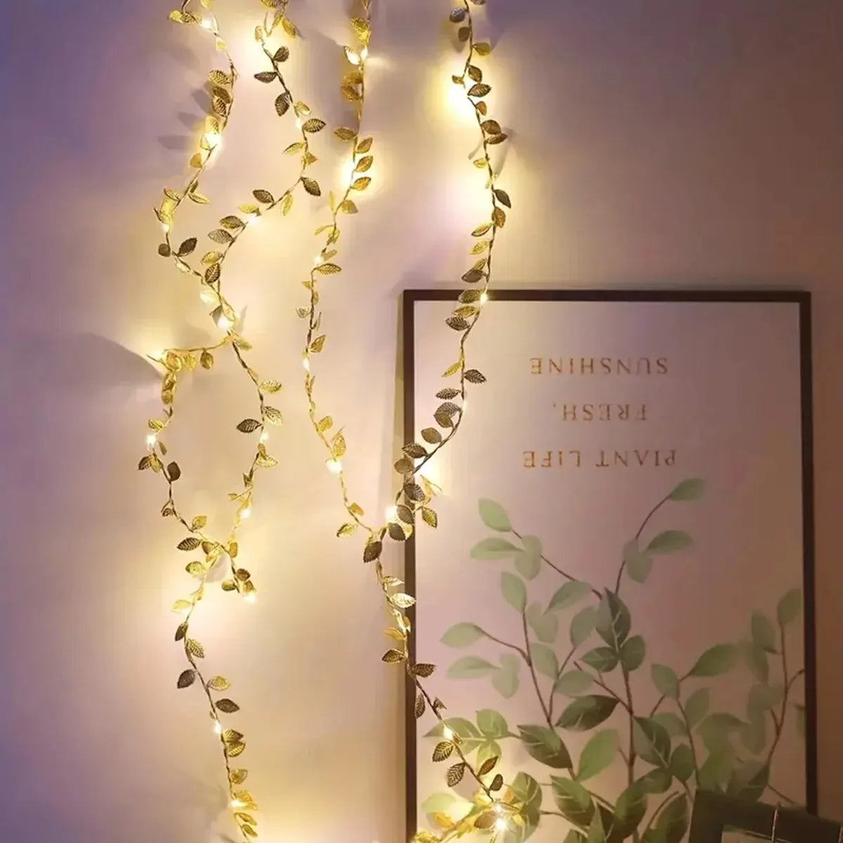 Łańcuch świetlny LED ze złotymi liśćmi i 20 lampkami LED – Aurevyn