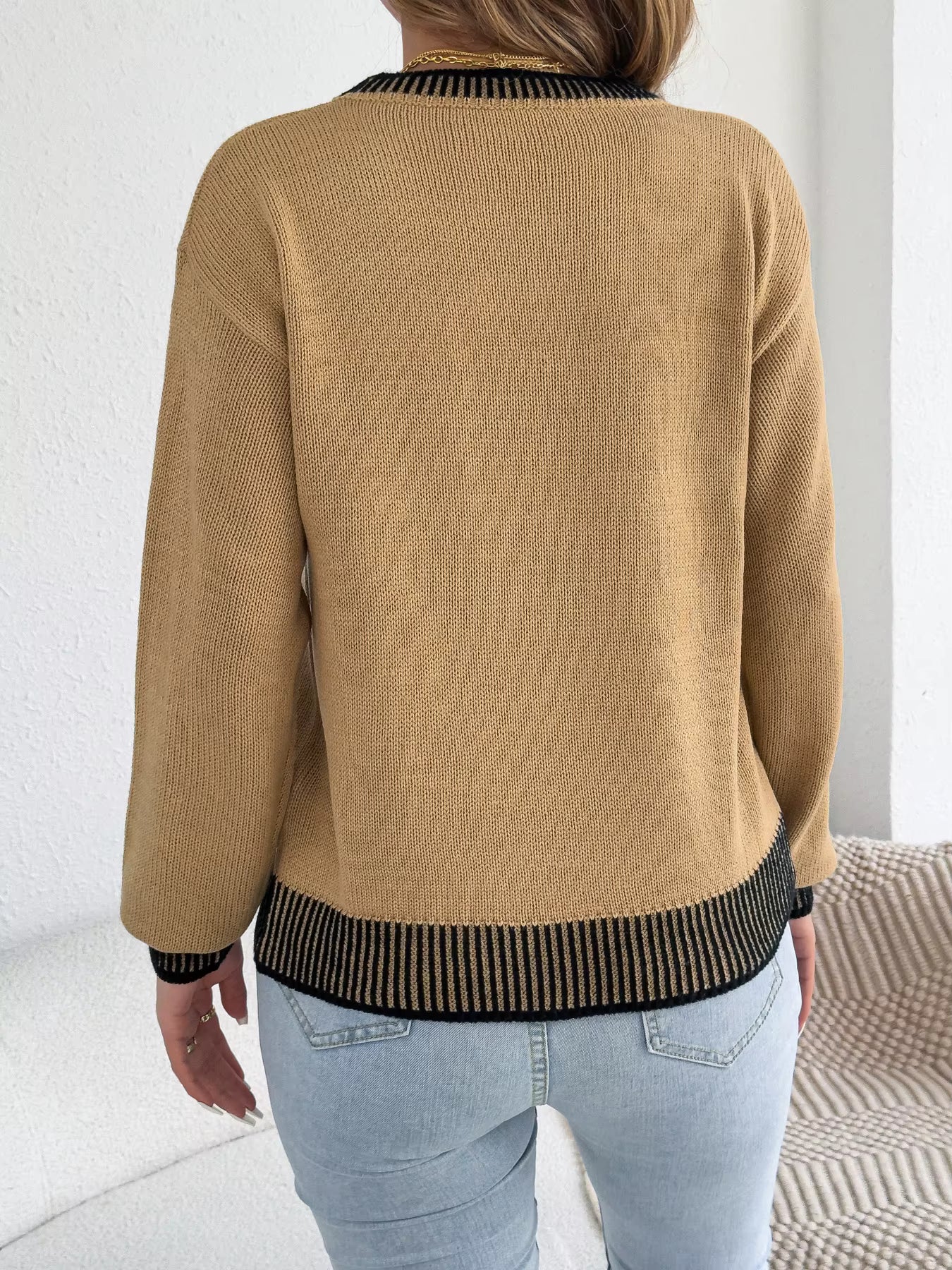 Ravina strikket trøje med striber og frontlomme
