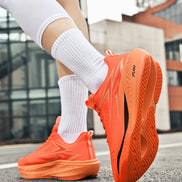 Uniseksowe buty sportowe z cholewką z siateczki i gumową podeszwą - Aerovyn