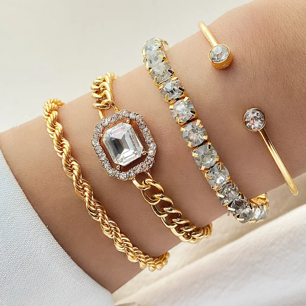 Lonara armbåndssæt – Sæt med 4 justerbare metalarmbånd