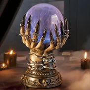 Mystara bordlampe med krystalkugle-design