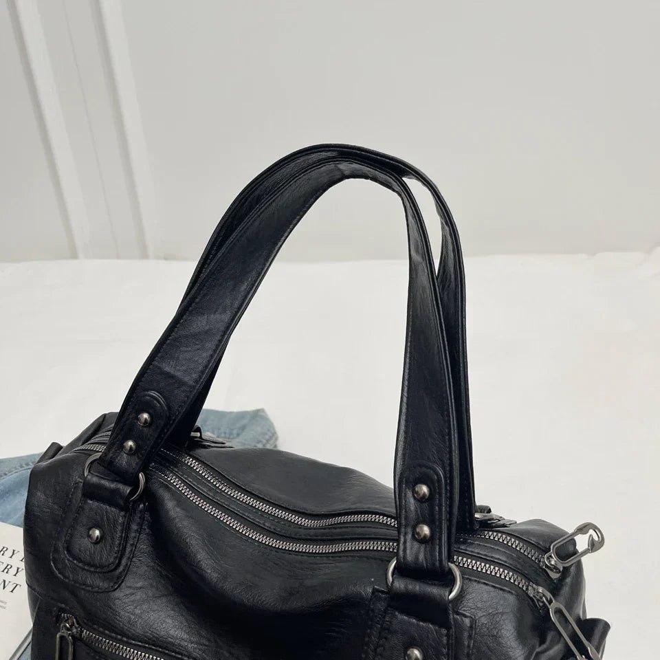 Sorina skuldertaske med rummelig indretning