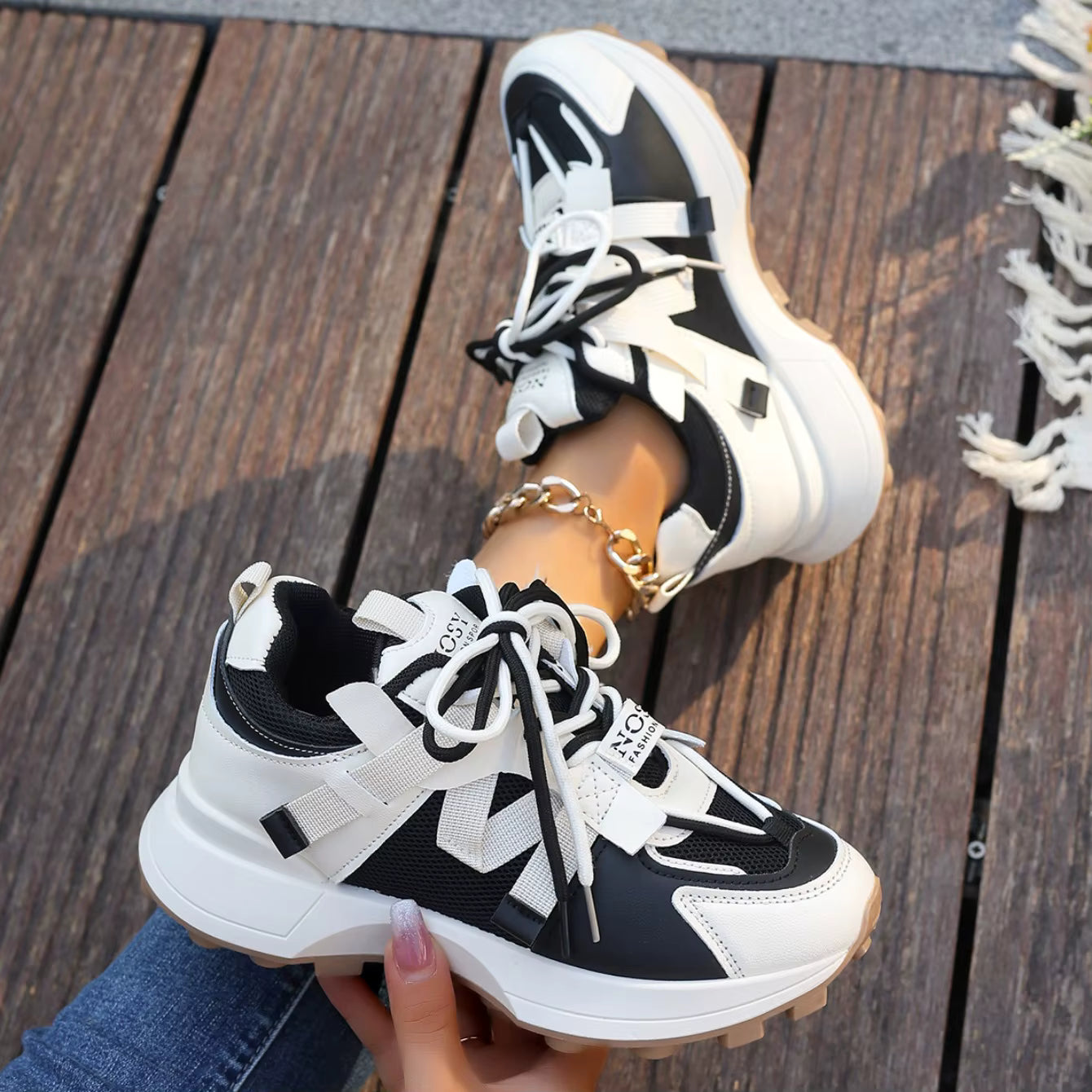 Velina sneakers – lette snørelukningssko til hverdag