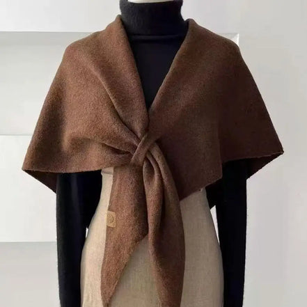 Elegancki trójkątny szal damski z mieszanki wełny - Alverine