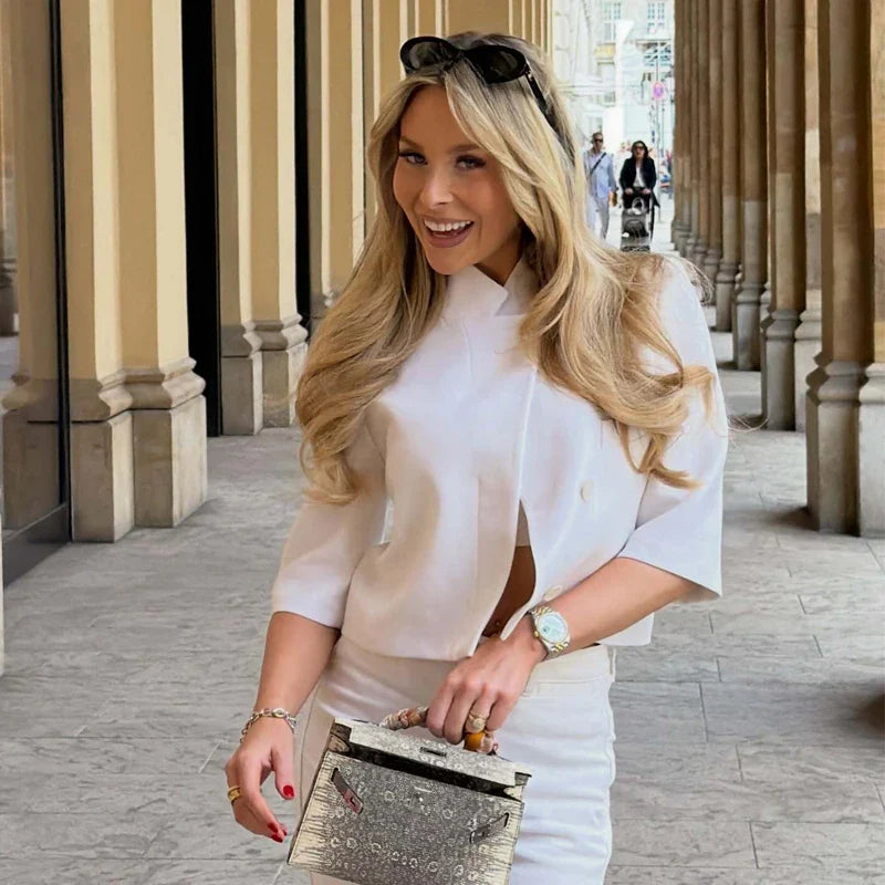 Cropped blazer med korte ærmer og knaplukning – Novelle