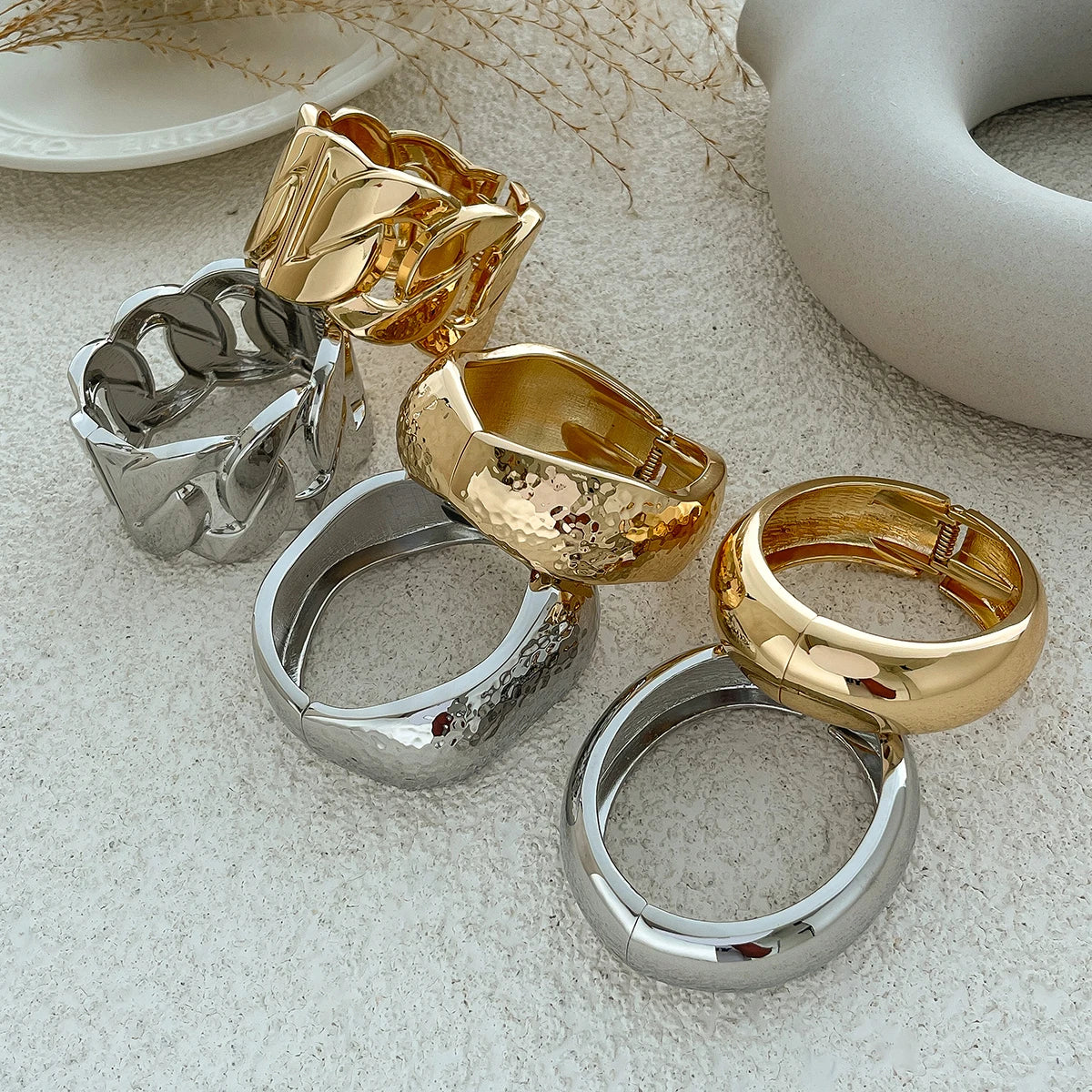 Solvia Cuff Armbånd – Justerbart geometrisk metalarmbånd