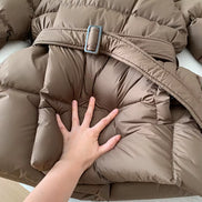 Dlouhá dámská zimní bunda s knoflíkovým zapínáním a zavazováním – Elvessa