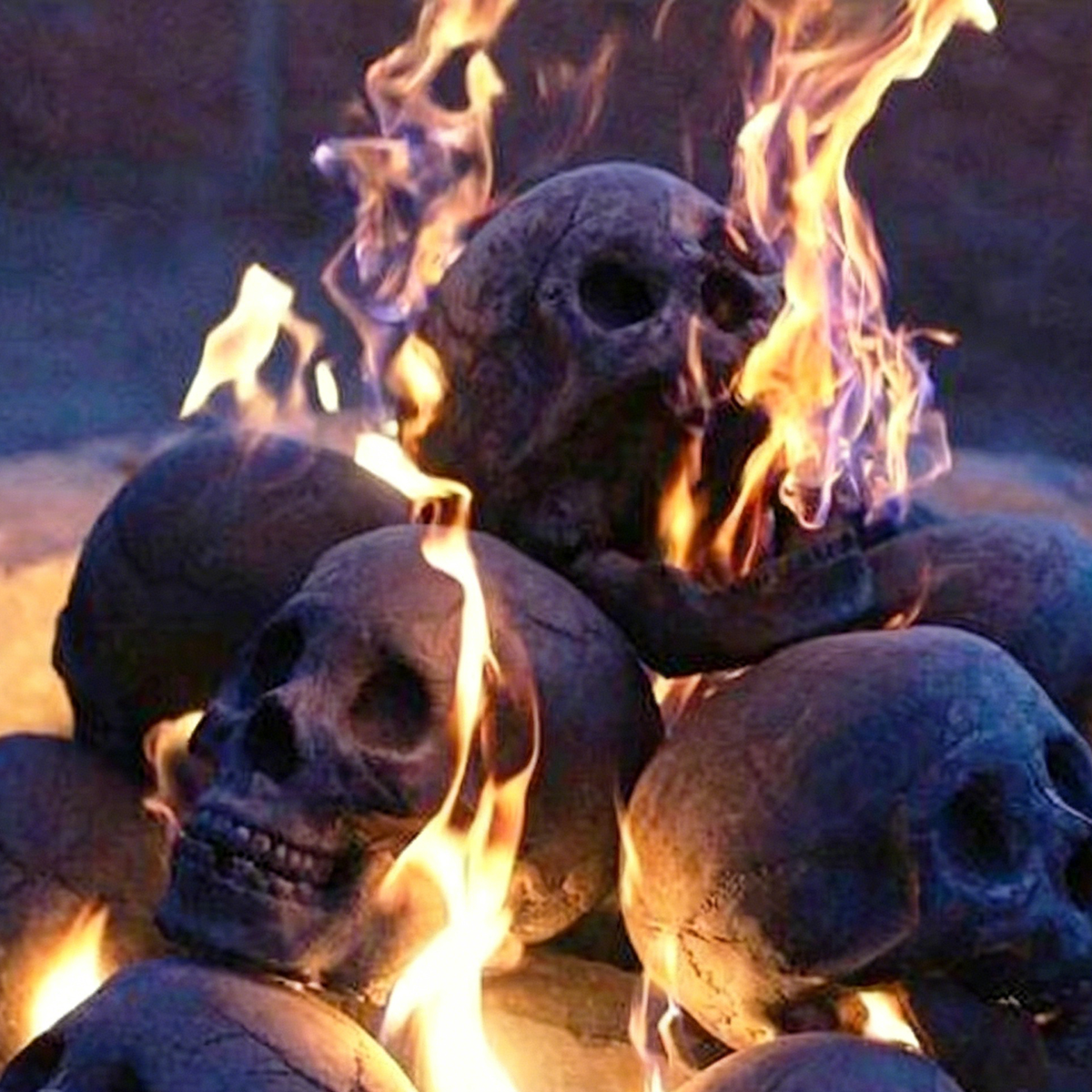 Ceramiczna gotycka czaszka na dekorację halloweenową – Skelvara